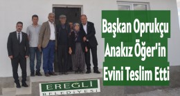 Başkan Oprukçu Anakız Öğer’in Evini Teslim Etti