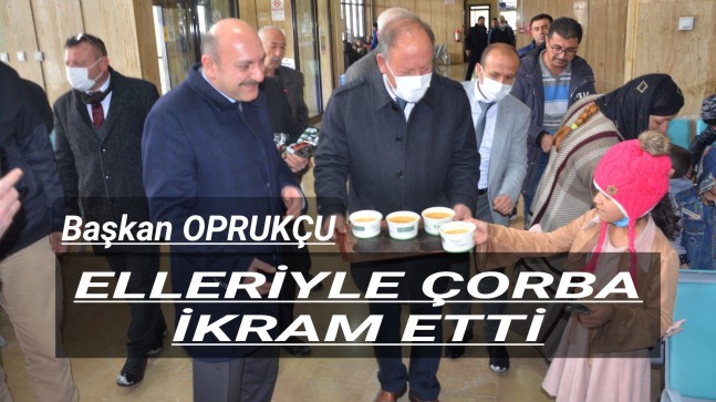 Başkan Oprukçu Elleriyle Vatandaşlara Çorba İkram Etti